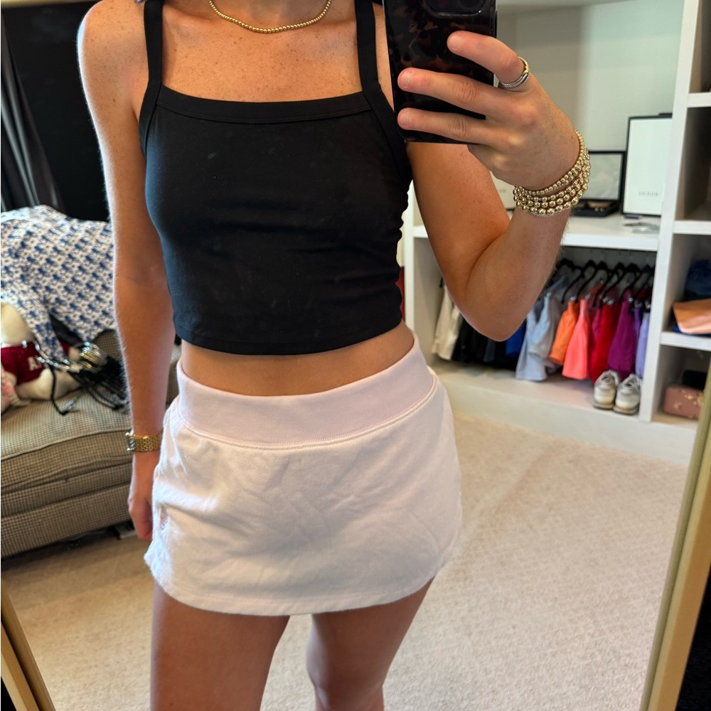 Black cropped athletic tank top